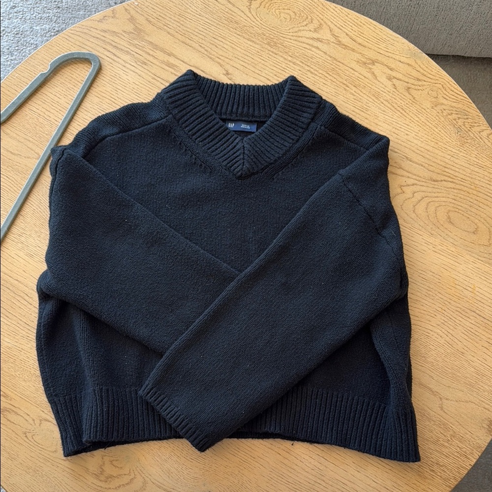 Gap v neck Black Sweater